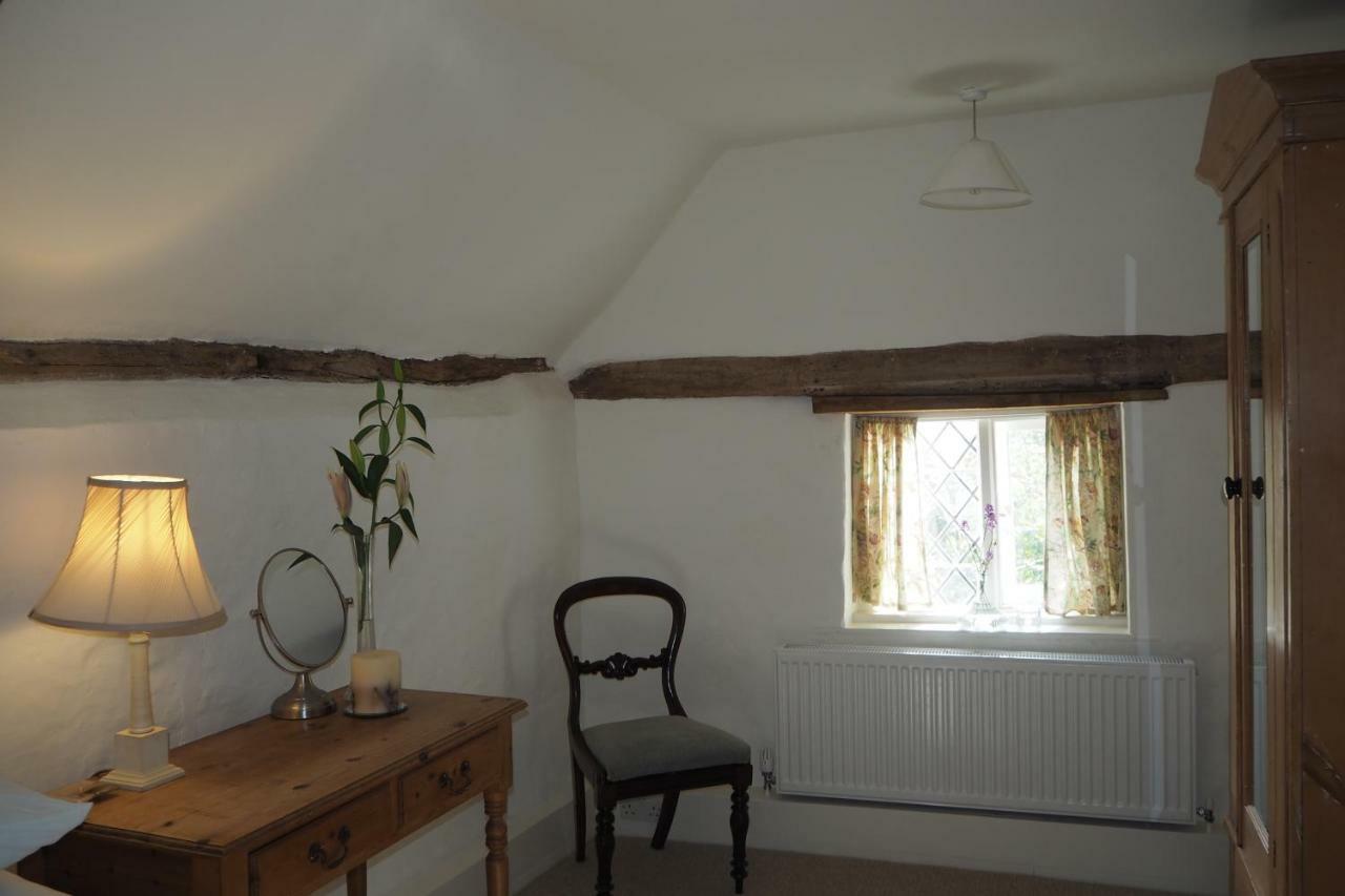 Nightingale Cottage Bed And Breakfast Chichester Exterior photo